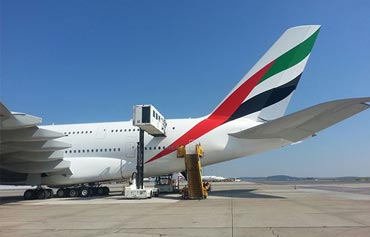 docking to an airoplan with ambulift